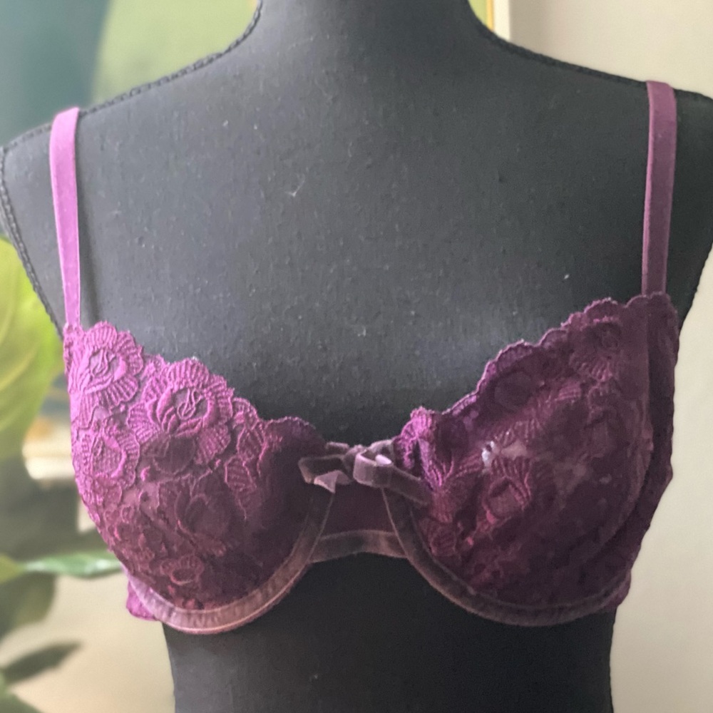 Victoria’s Secret Royal Purple Lace with Velvety Bow & Straps, 36C